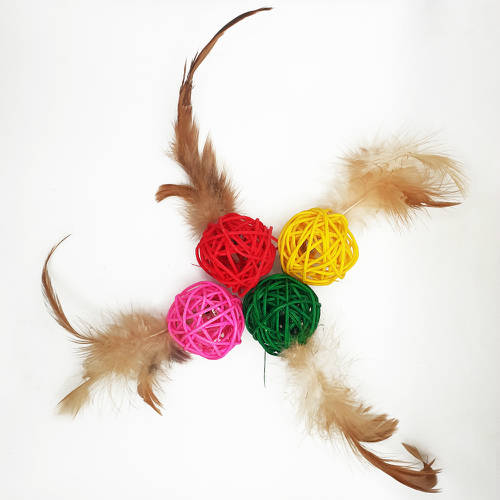 Comfy Bowly Molly Rattan - játék (rattan labda tollal) macskák részére (4cm)