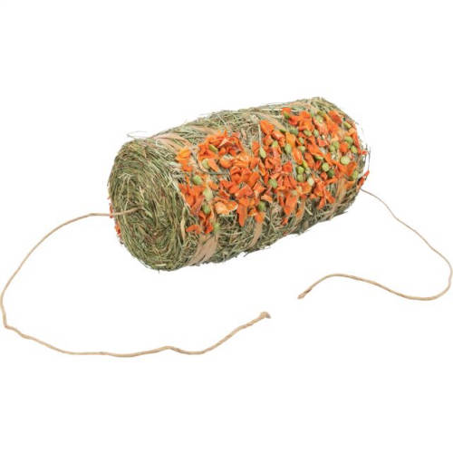 KT26.Trixie Hay pendulum for hanging with pea and carrot - kiegészítő eleség (szénabála, borsóval és sárgarépával) rágcsálók részére (250g)