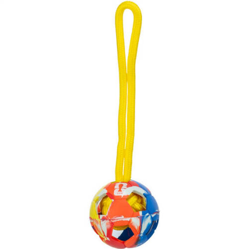 Trixie FIFA 2026 honeycomb ball with rope - plüss játék (labda) kutyák részére (26cm)